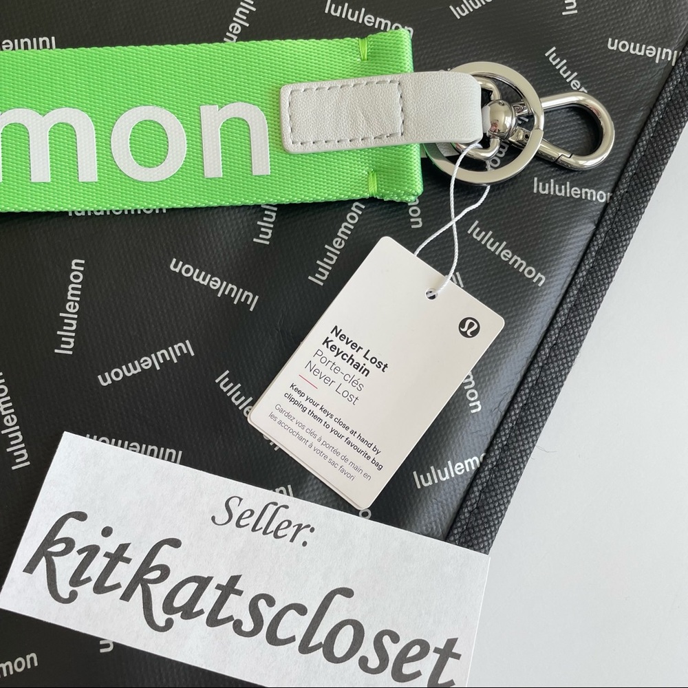 🆕 scream green light/vapor - ORIGINAL DESIGN NWT lululemon never lost keychain - Picture 2 of 5